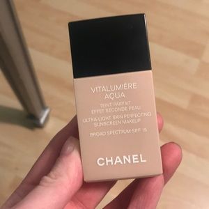 Chanel Vitalumiere Aqua BR12